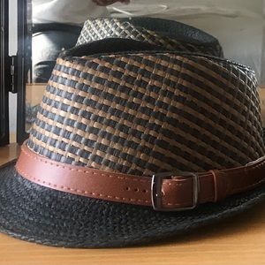 Fedora Styled 100 Percent Paper Hat
Size: Large